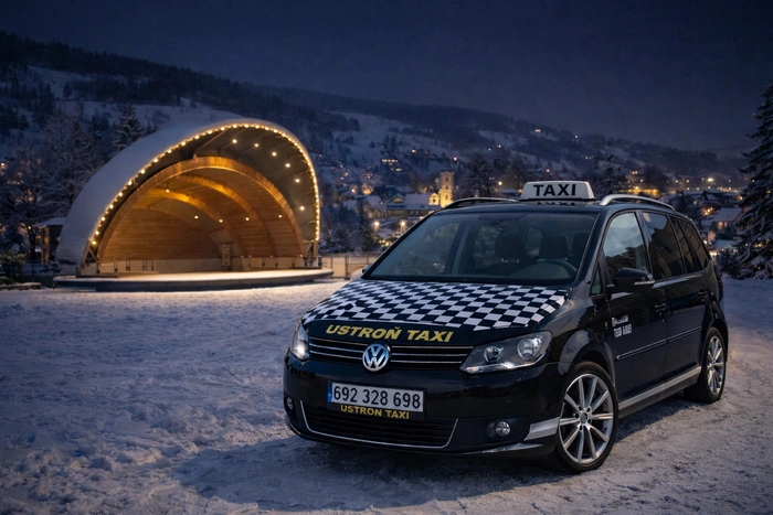 Brenna centrum nocą – muszla koncertowa